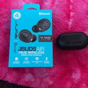 bluetooth earbuds